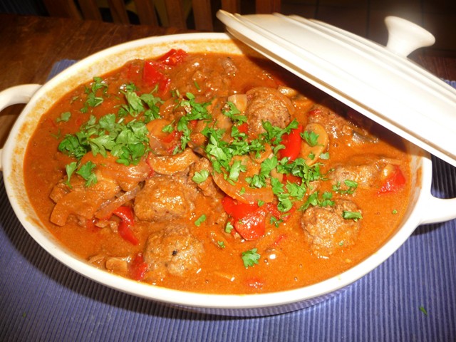 Gehaktballetjes in Stroganoff saus