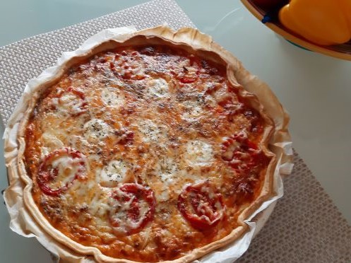 Italiaanse gehaktquiche met tomaten en mozzarella