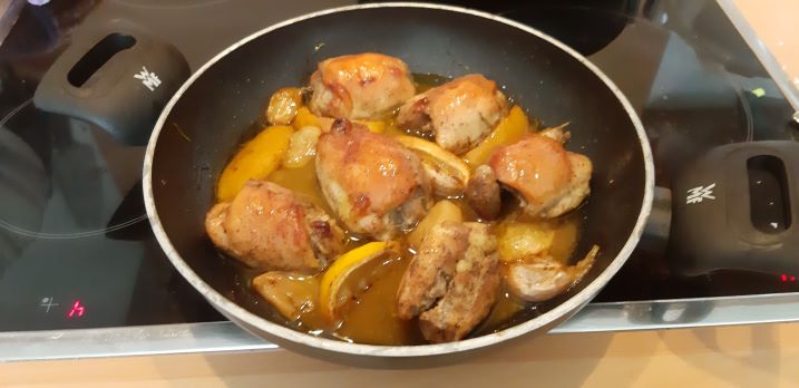 Griekse kippendij uit de oven met citroen honing en knoflook