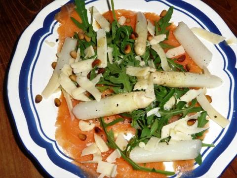 Salade met gerookte zalm en asperges