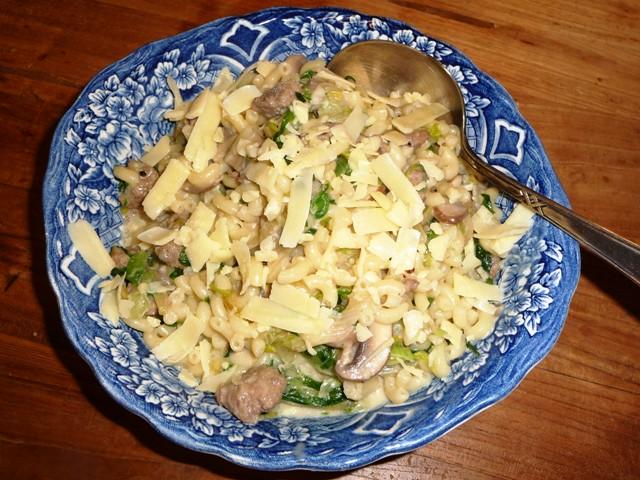 Macaroni met andijvie, champignons, gehakt en kaas