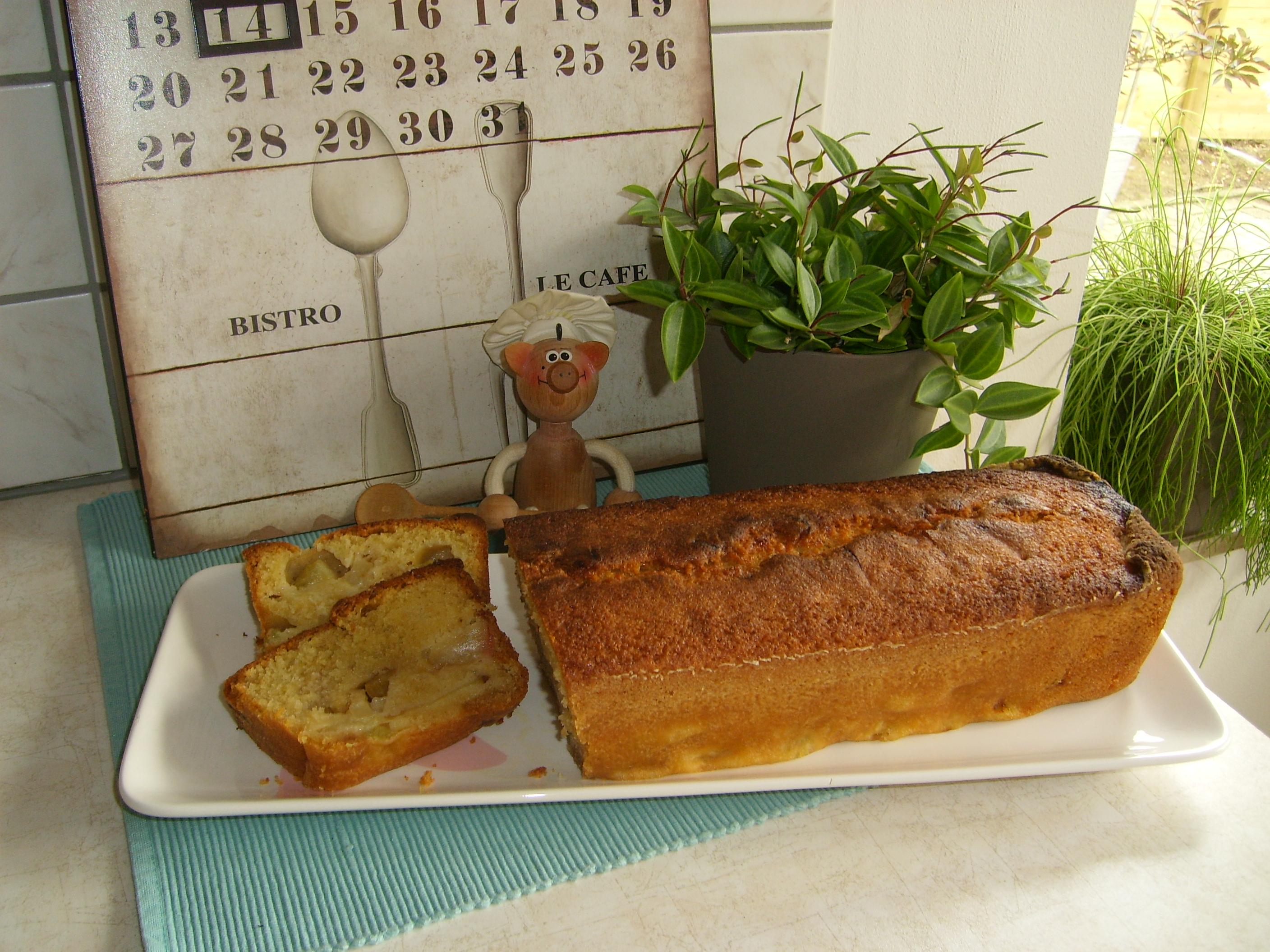 Cake met appel en rabarber met een scheutje limoncello