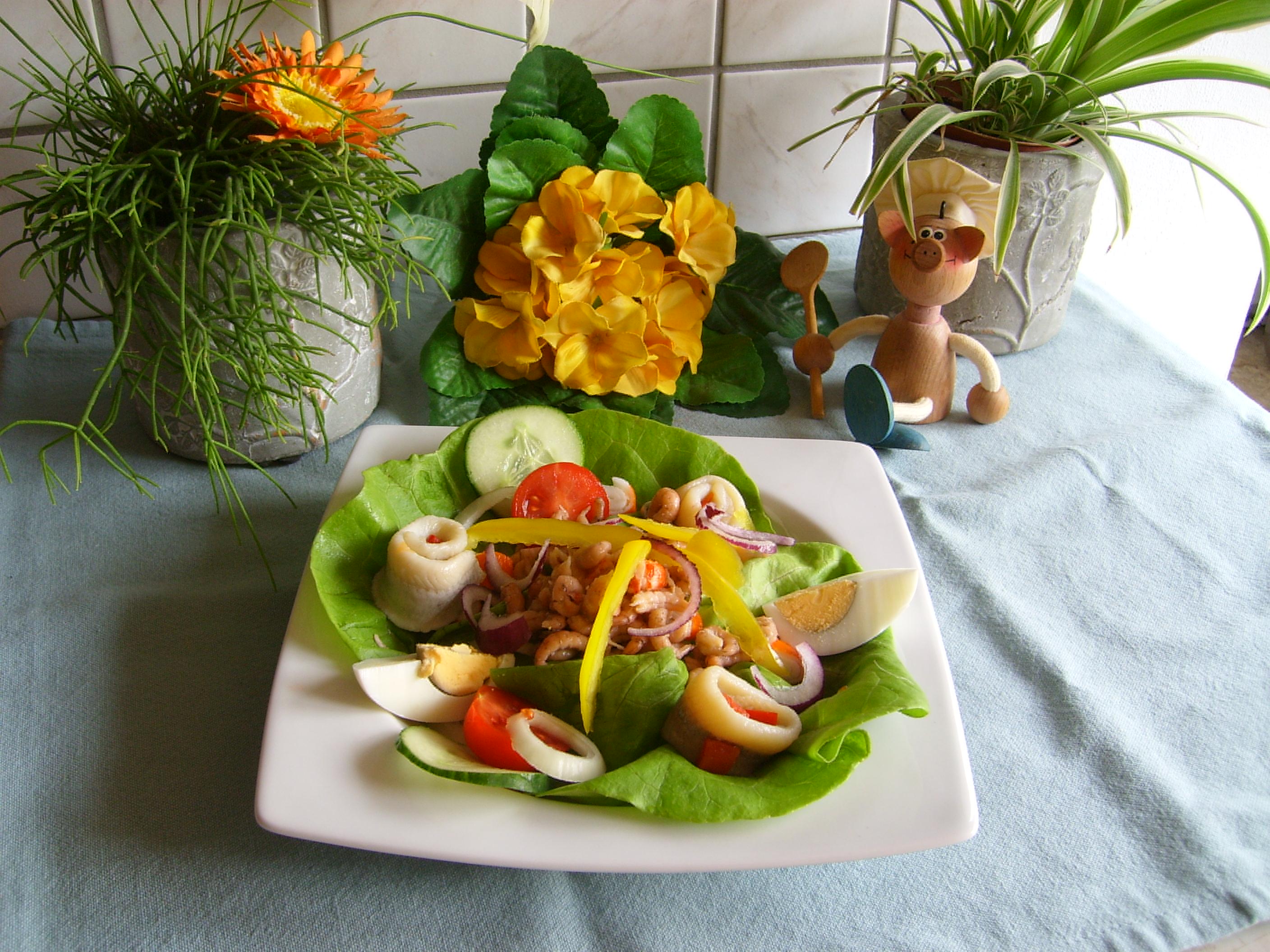 Frisse salade van zeevruchten