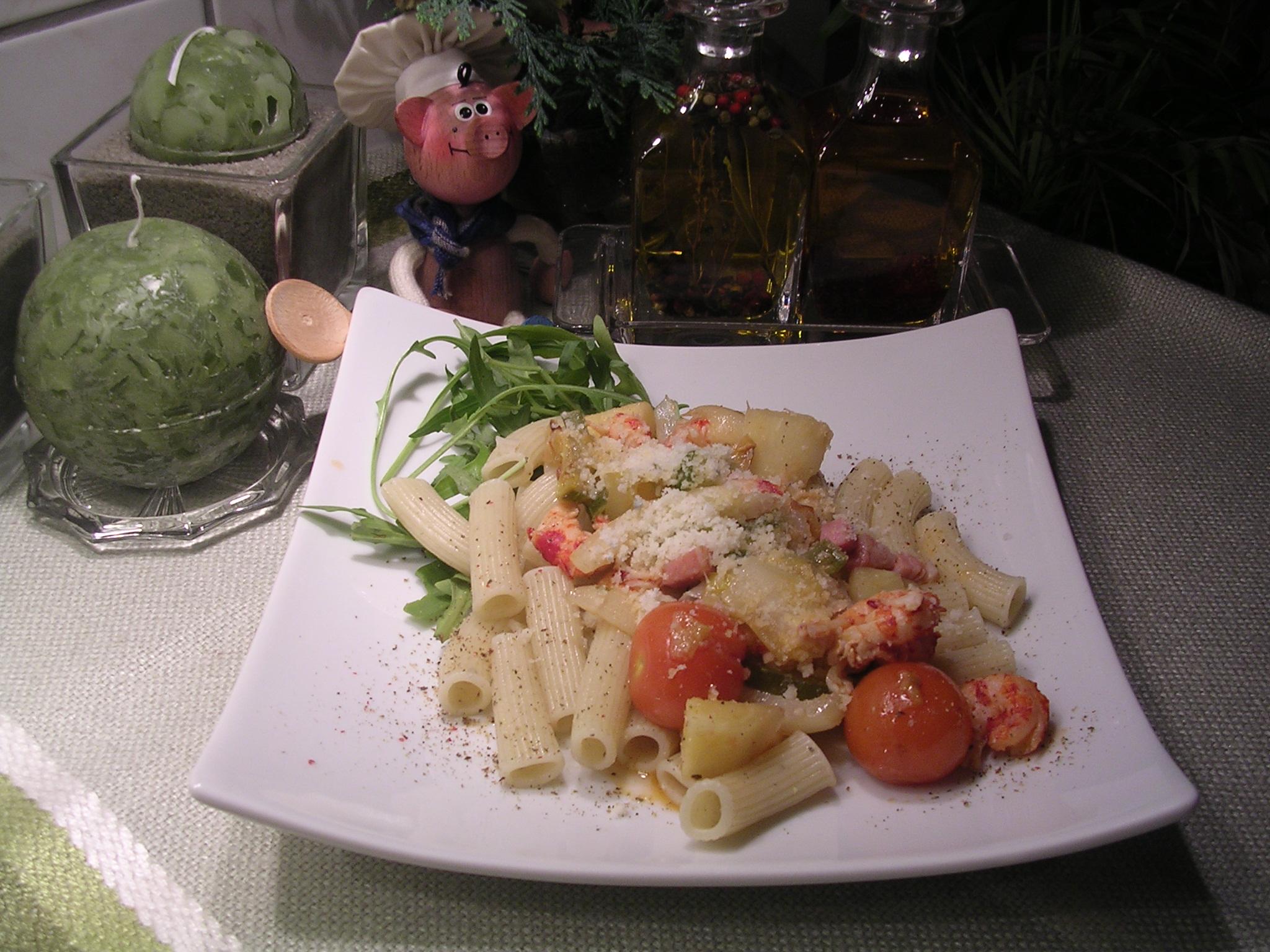 Lente pasta-salade met spek en rivierkreeftjes