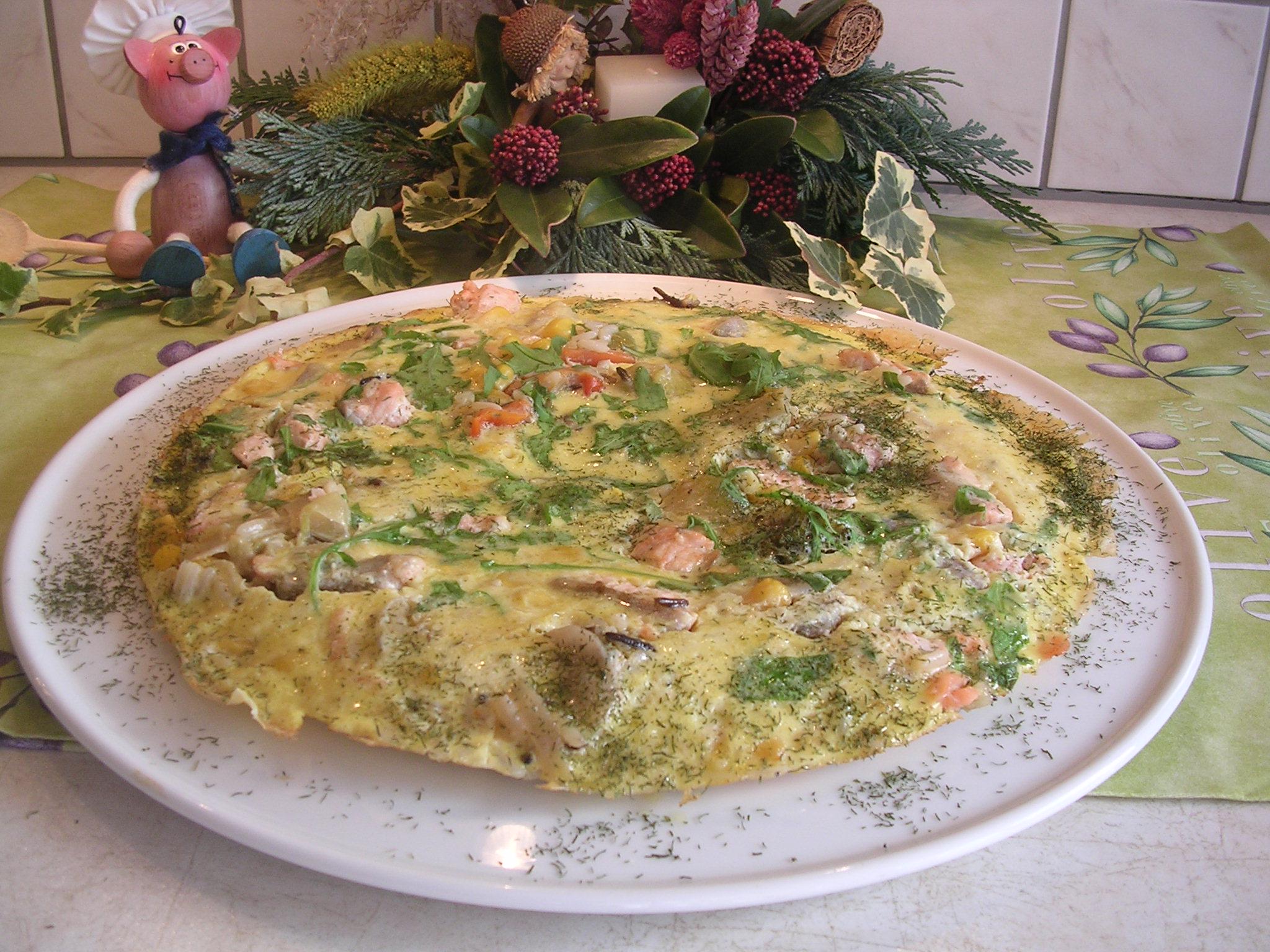 Eieromelet met vis en alle overschotjes van toen.