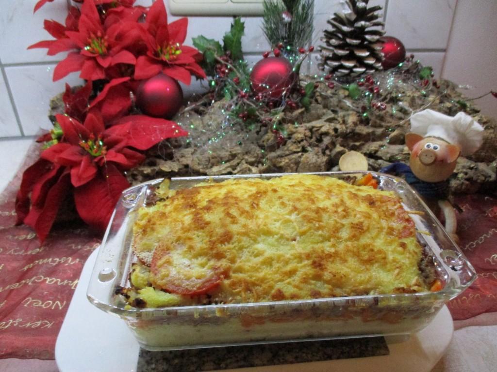 Lasagne van aardappelpuree met vlees en groenten