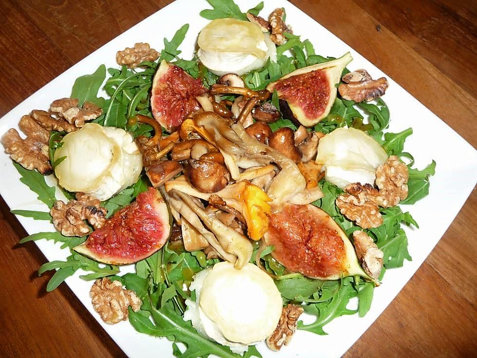 Salade met paddenstoelen, vijgen en geitenkaas