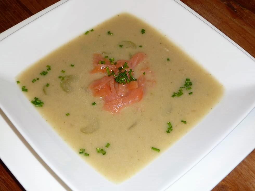 Romige bloemkool/broccolisoep met zalmreepjes