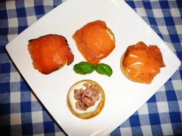 Russische blini's met Hollandse garnalen en gerookte zalm