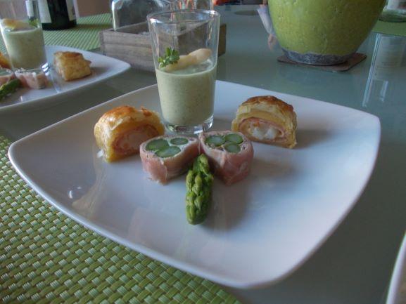 Voorgerecht met trio van asperges