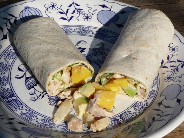 Wraps met asperges, avocado, mango en kip