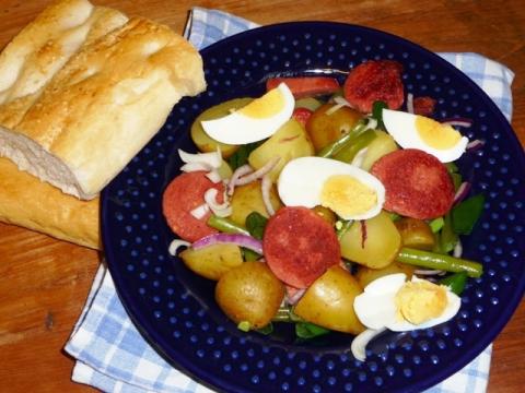 Aardappelsalade met pittige (Turkse) worst