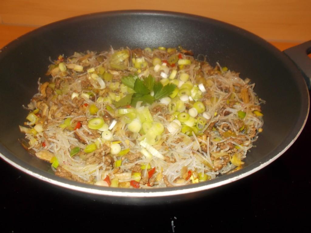 Thais currygehakt met prei en paddenstoelen