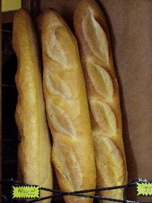 Warm gevuld stokbrood met gehakt en kaas