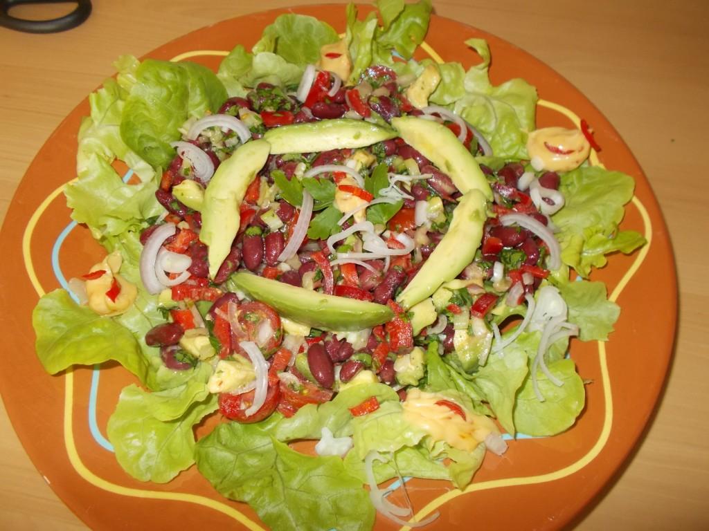 Mexicaanse bonensalade met avocado