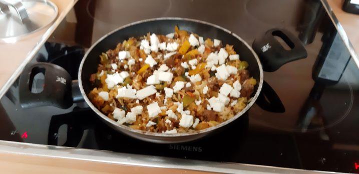 Grieks rijstpannetje met gehakt en feta