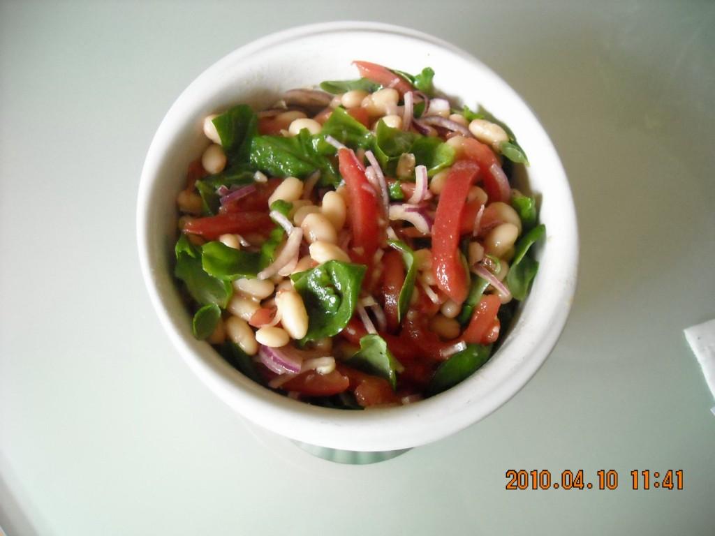 Witte bonensalade met tomaten en basilicum Insalata fagioli e pomodori