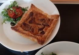 Cantharellentaartje met bladerdeeg ( "Tartelettes aux cantharelles" )