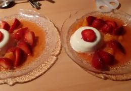 Panna Cotta met cointreau en aardbeiensalade 