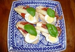 Pincho met asperge, ham en ei