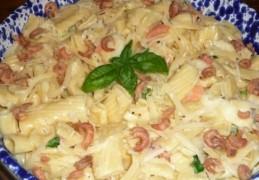 Pasta met asperges, zalm en garnalen