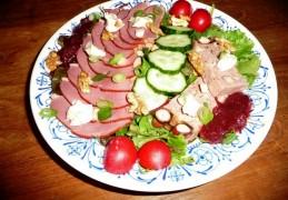 Winterse maaltijdsalade met gerookte eendenborst en paté