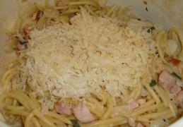 Pasta met asperges en gerookte kip