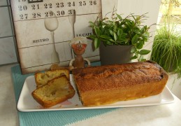 Cake met appel en rabarber met een scheutje limoncello