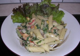 Penne met zomerse groenten en gorgonzola