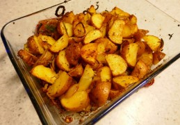 Kruidige Bildtstar aardappelwedges uit de oven.