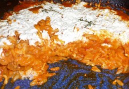 Griekse ovenschotel Giouvetsi met kip en feta