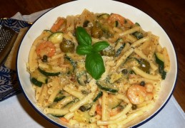 Romige pasta met gamba's en courgette