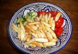 Panzanella met gegrilde asperges en tonijn