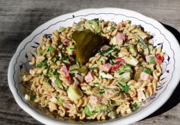 Pastasalade met prei en ham