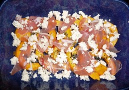 Gebakken pompoen met feta en ham