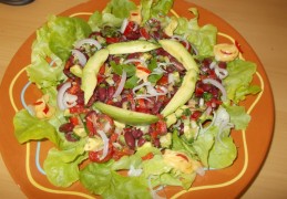 Mexicaanse bonensalade met avocado