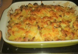 Franse ovenschotel met prei, champignons, ham en kaas