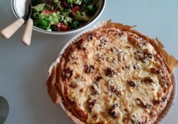 Bloemkoolquiche met kaas en walnoten