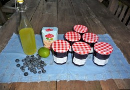 Blauwe bessenjam met limoen en limoncello