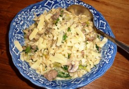 Macaroni met andijvie, champignons, gehakt en kaas