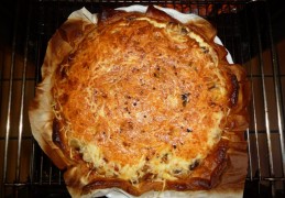 Quiche met champignons, spek en ui