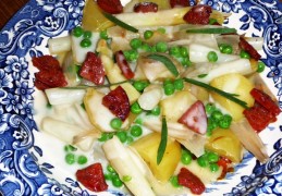 Pot-au-feu met asperges, erwtjes en chorizo