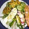 Saladebowl met o.a. asperges en zalm