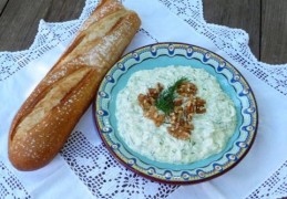 Snejanka salata, Bulgaarse tzatziki